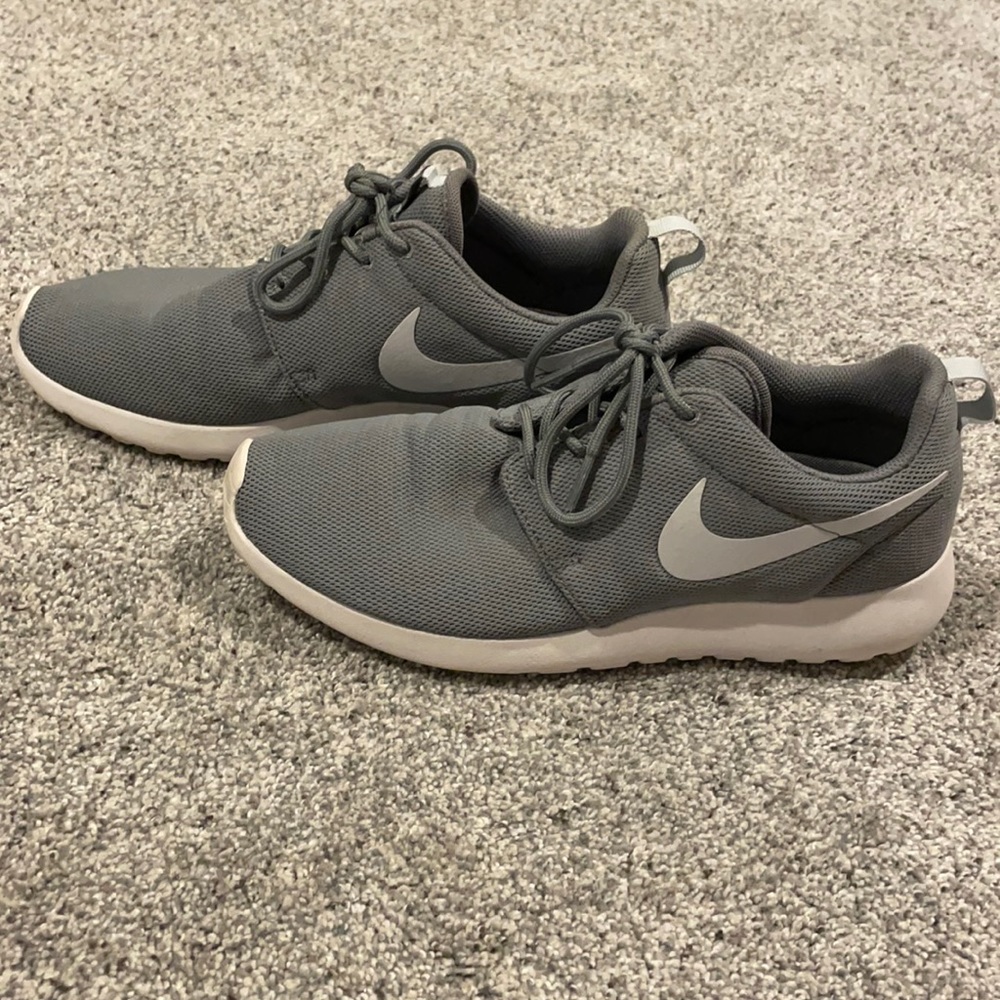 NIKE ROSHE